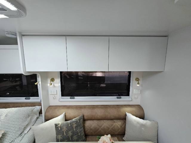 2026 TITANIUM S3 226EWQ 22’6 EW 3BNK+DRAWS CARAVAN