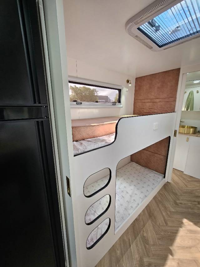 2026 TITANIUM S3 226EWQ 22’6 EW 3BNK+DRAWS CARAVAN