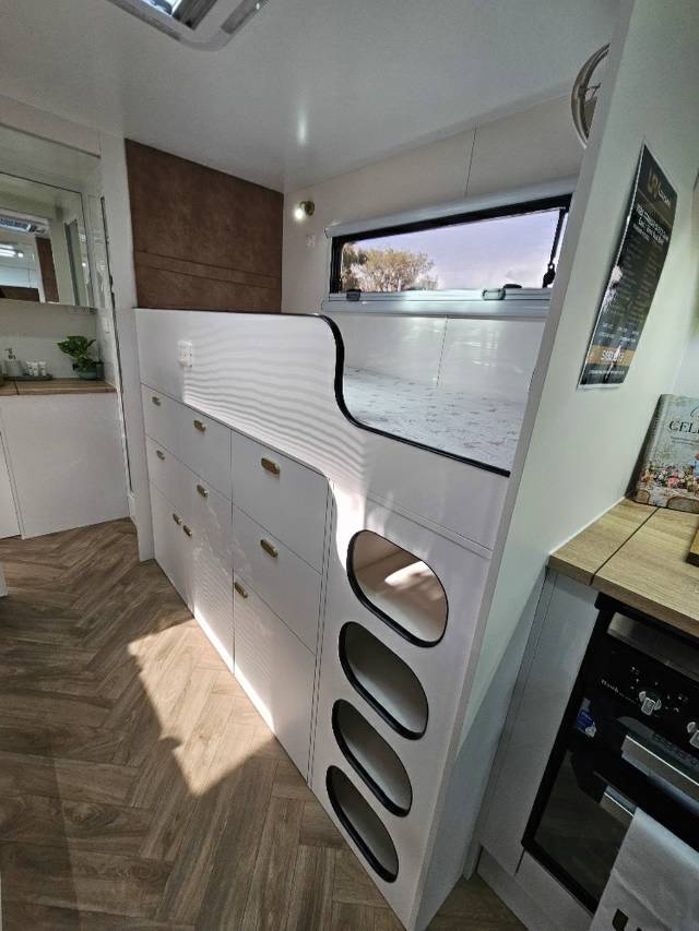2026 TITANIUM S3 226EWQ 22’6 EW 3BNK+DRAWS CARAVAN