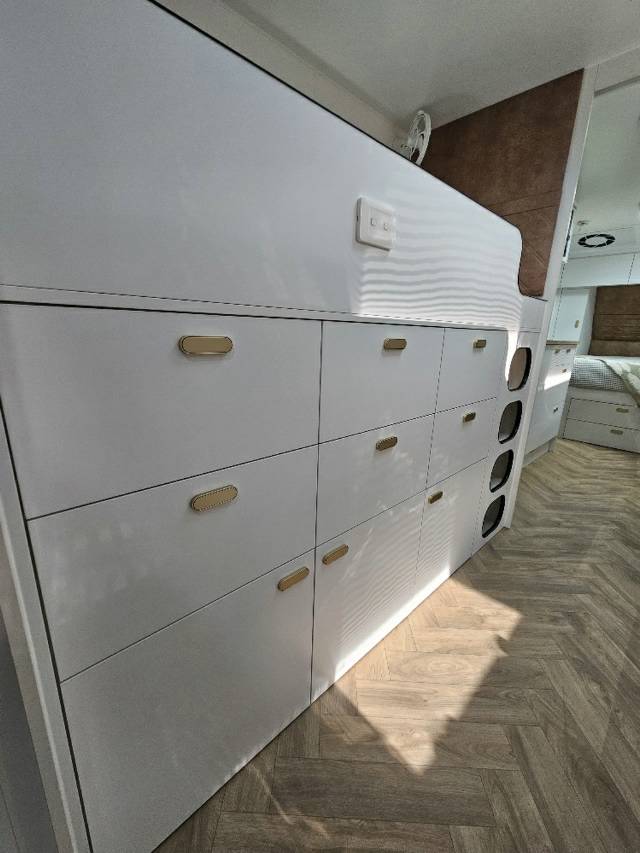 2026 TITANIUM S3 226EWQ 22’6 EW 3BNK+DRAWS CARAVAN