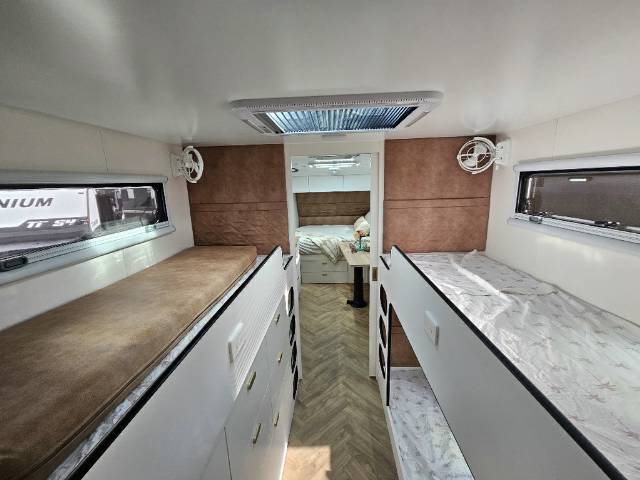 2026 TITANIUM S3 226EWQ 22’6 EW 3BNK+DRAWS CARAVAN