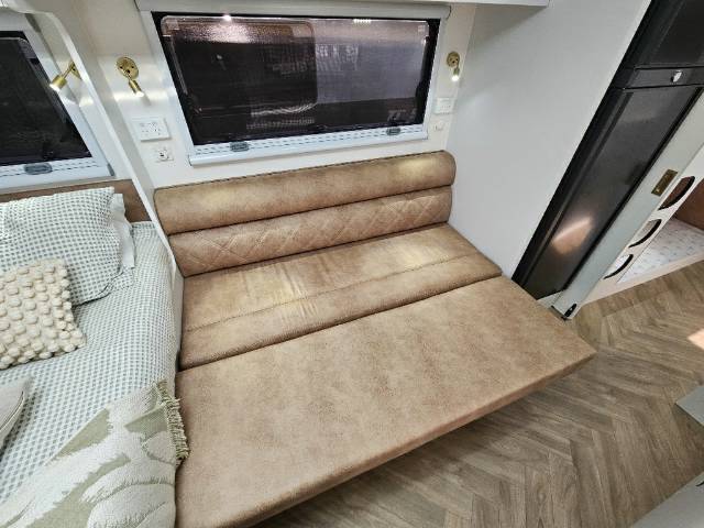 2026 TITANIUM S3 196FD 19’6 FD CARAVAN