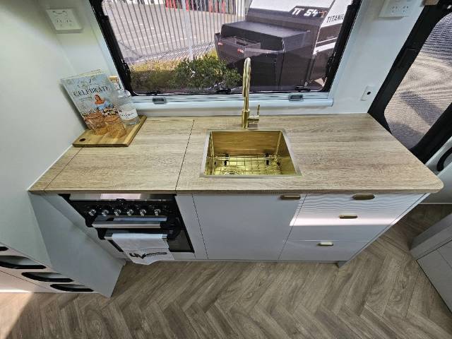 2026 TITANIUM S3 196FD 19’6 FD CARAVAN
