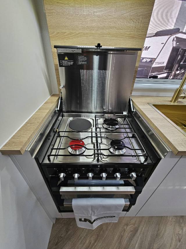 2026 TITANIUM S3 196FD 19’6 FD CARAVAN