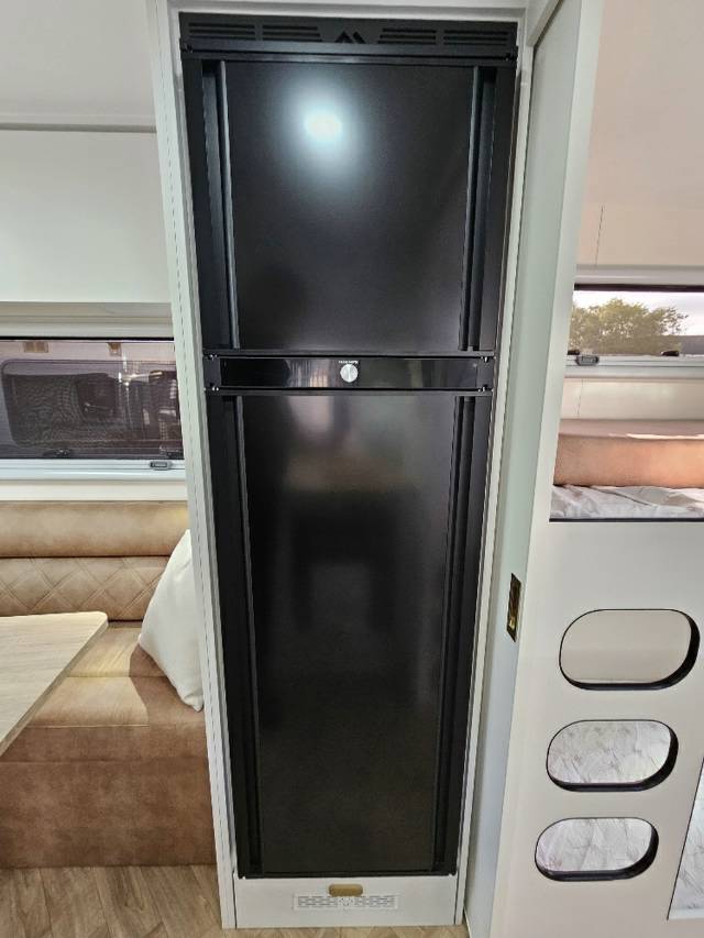 2026 TITANIUM S3 196FD 19’6 FD CARAVAN