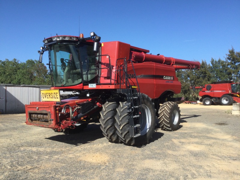 2015 CASE IH 9240 COMBINE HARVESTER WITH D65 FRONT  