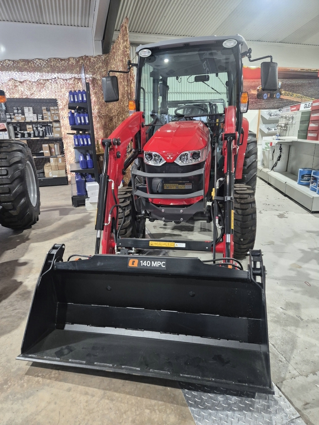  MASSEY FERGUSON 1840M CABIN  image