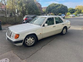 1992 MERCEDES 300E for sale - $2,248