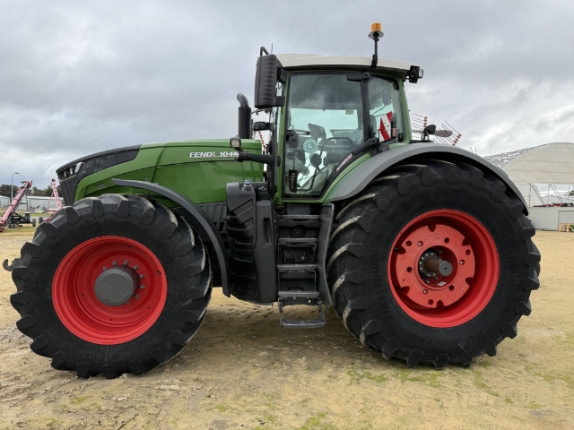 2017 FENDT 1042 VARIO TRACTOR - 420H  image